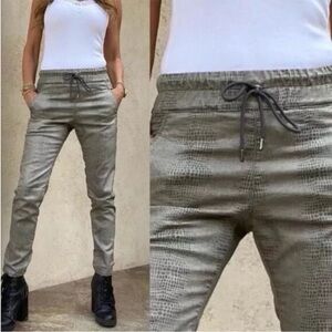 Bevy Flog Shely Original Pant Silver Sage Gray Snakeskin Print Cotton Size 30